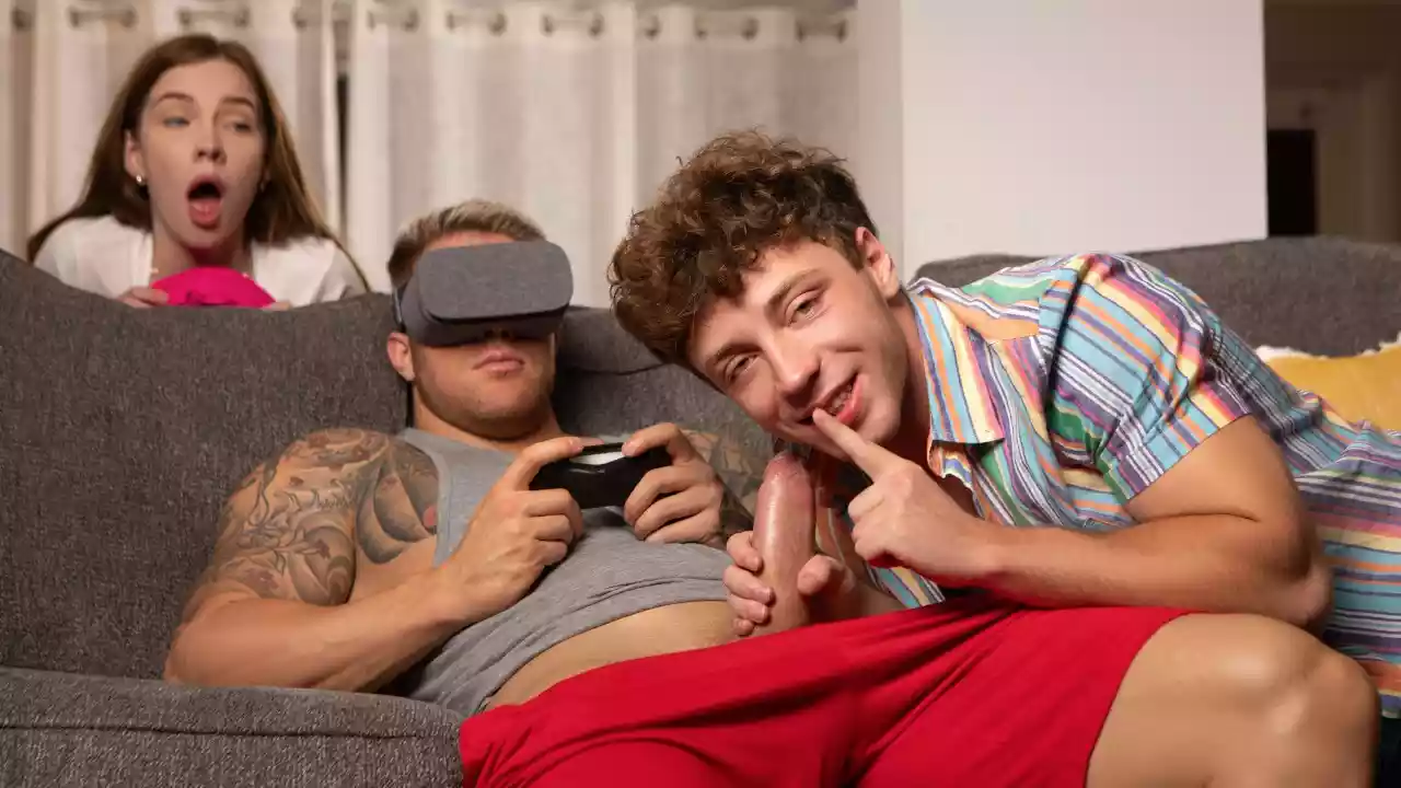 Bisexual Freeuse Gamer Bro – Filou Fitt, Calvin Micheals and Venus Vixen