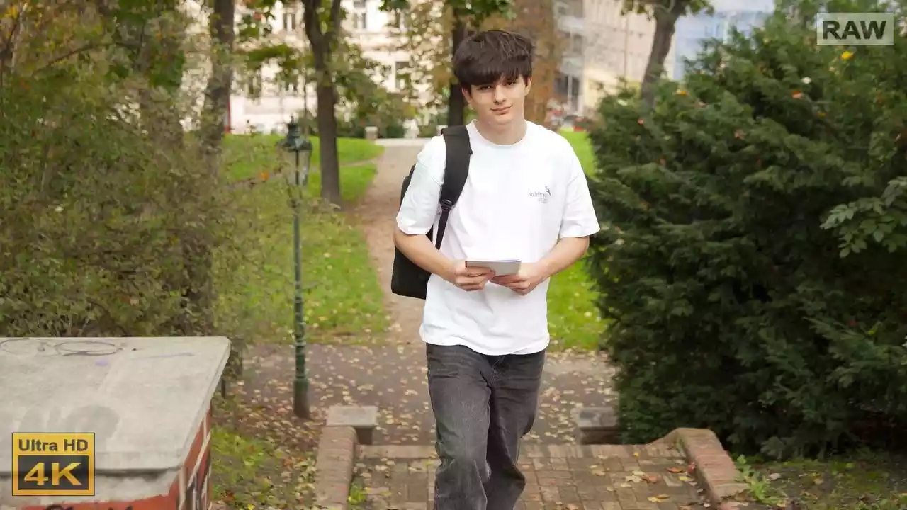 Bernie Bagel RAW, GONZO